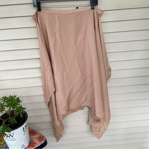 BCBGMAXAZRIA Caryln Satin Skirt in Maple Size L (NWT) - Picture 3 of 13